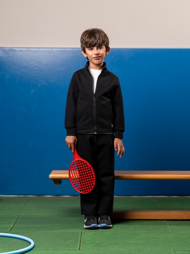 بدلة رياضية سوداء ضيقة